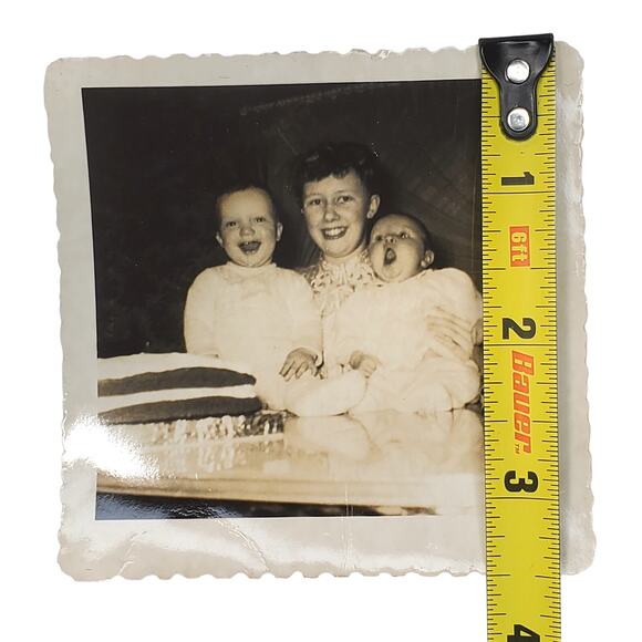 Vtg Aunt Holding Babies Original Square Monochrome Photography Found Snapshot - Picture 3 of 4